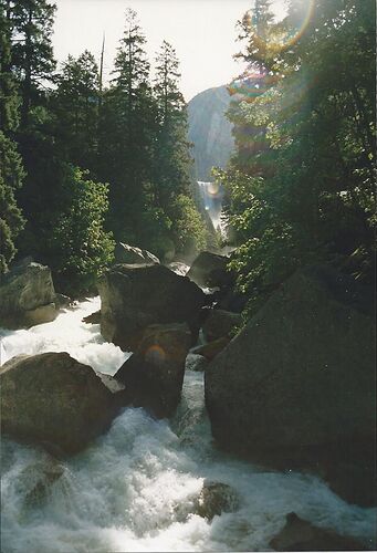 les cascades dans Yosemite NP  - Hiacinthe