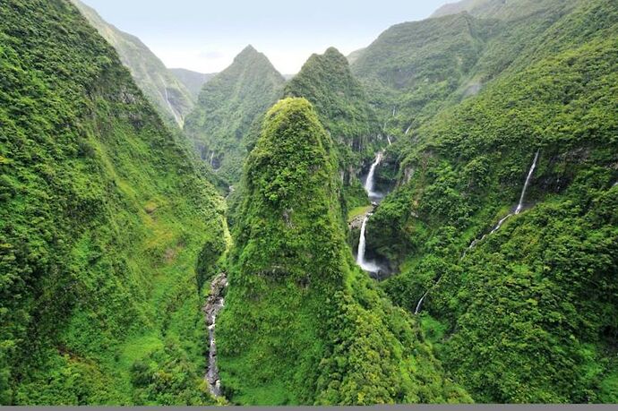 Re: Circuit cirques à la Réunion sans voiture - yensabai Re: Circuit cirques à la Réunion sans voiture - yensabai