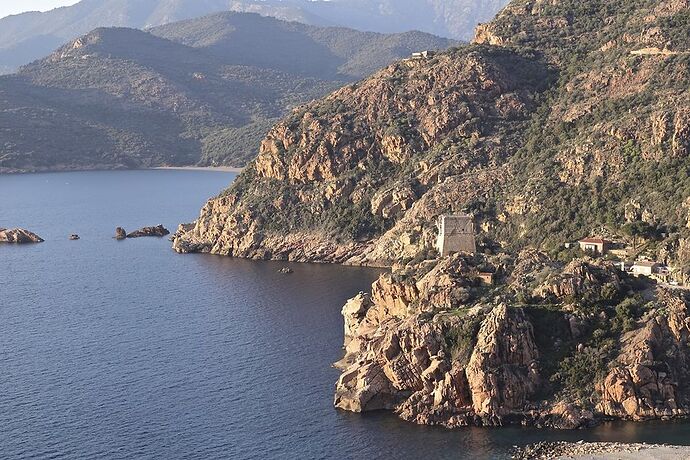 Mésaventures tragiques de Camping-caristes en Corse. - puma