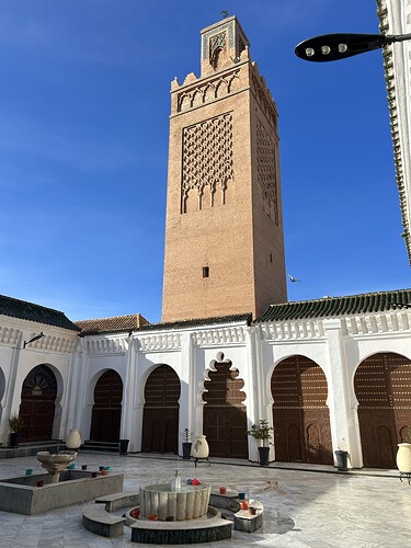 Vue sur le patio de la grande mosquée