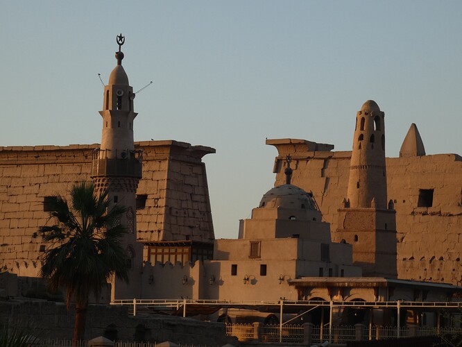 Mosquée Abou al-Haggag devant le temple de Louxor