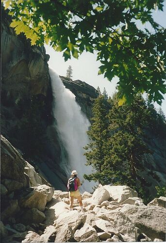 les cascades dans Yosemite NP  - Hiacinthe