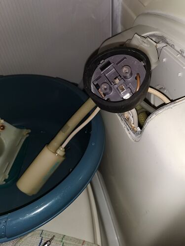 Re: Problème chasse d'eau ThetFort C200 - crispy33