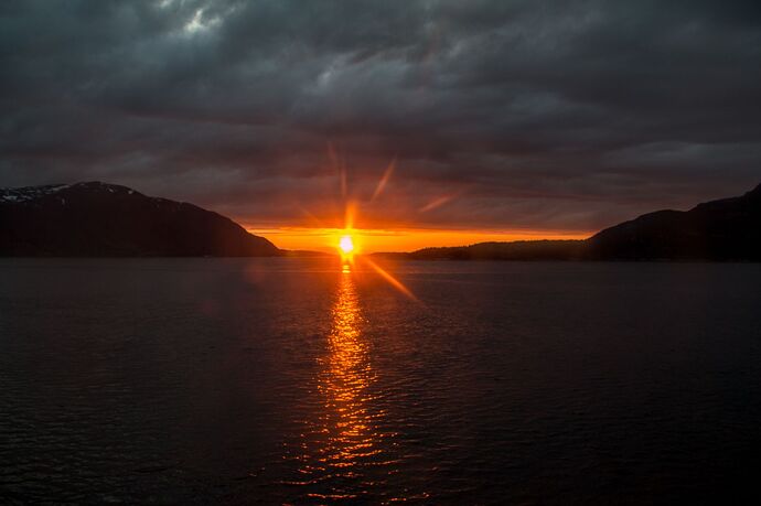 Coucher de soleil sur le Harøy fjorden