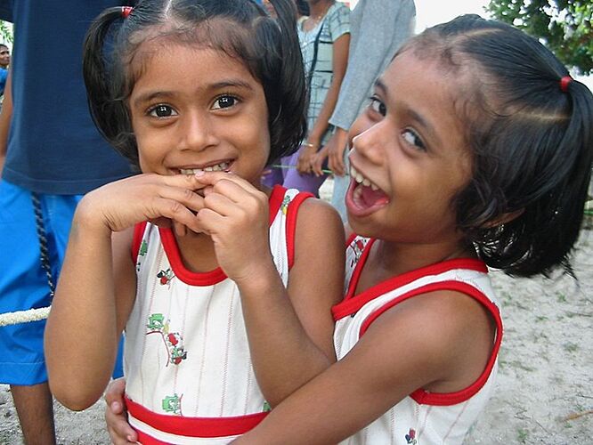Les Enfants des Maldives   - Philomaldives  Guide  Maldives