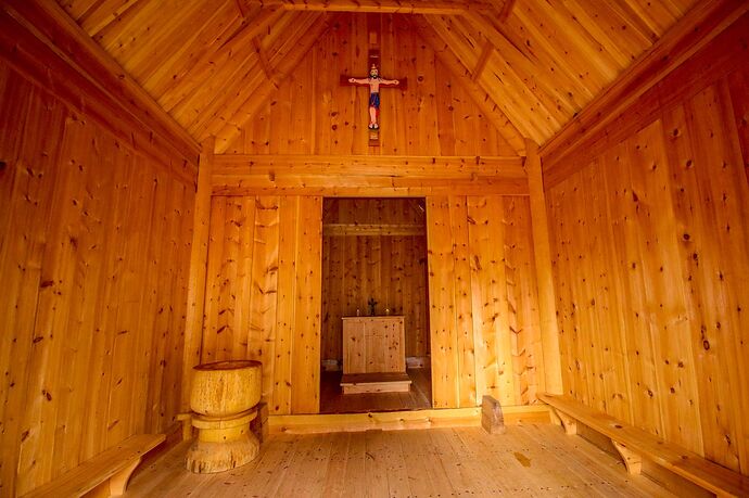 Magnifique chapelle toute en bois.