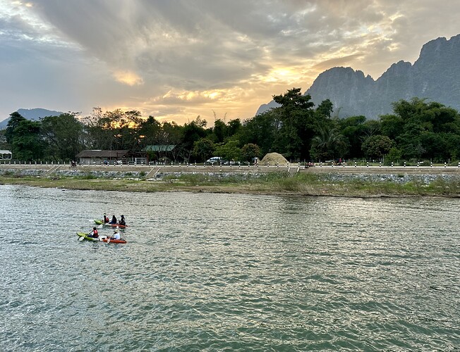 Escapade à Vang Vieng, l'assagie! 27a10afdb29cc4259be456819d080ba3594846c0_2_652x500