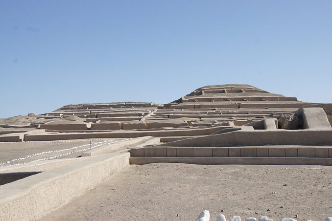 Pyramides de CAHUACHI pendant le circuit autour de Nazca
