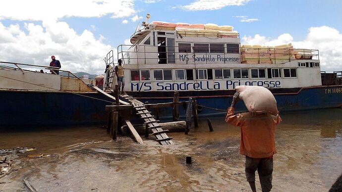 Bateaux pour Mananara, Maroantsetra, Antalaha - gregfuyon