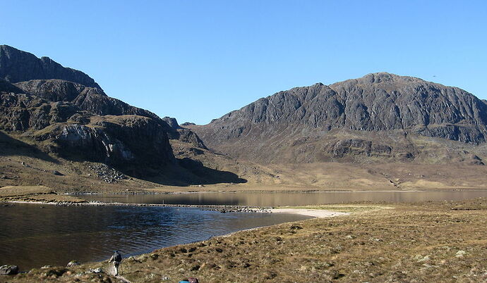 La digue de Carnmore . Arrivée à Carnmore bothy - calamity jane La digue de Carnmore . Arrivée à Carnmore bothy - calamity jane