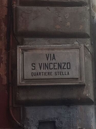 Découverte d’un super reste typique dans le quartier Sanitas ã Naples  - Titouane56