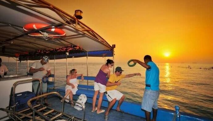 peche depuis le bord su l'atoll DHAALU (hotel sun siyam vilu reef 5* - Phil Ô Maldives Guide Safaris