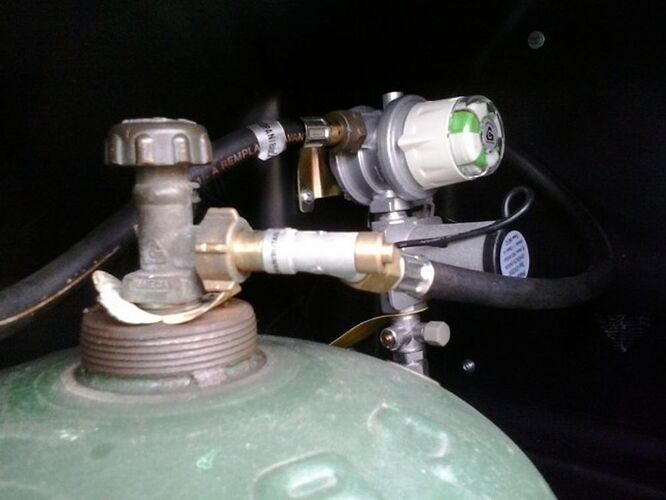 Re: Je n arrive à mettre le gaz sur mon camping car pilote g740 reference - le Surzurois