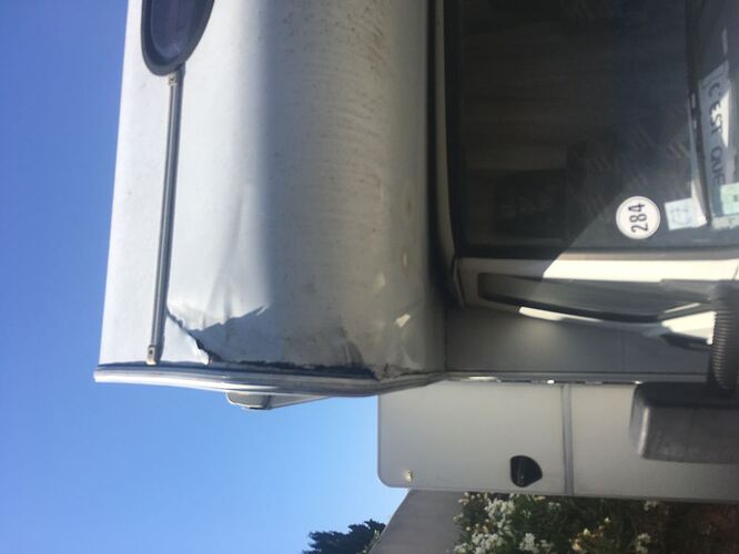 Camping car accidenté infiltration ! - zoliecampingcar