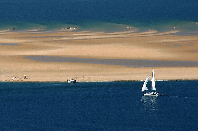 Illusion : Nuages ou sable à l'horizon ?