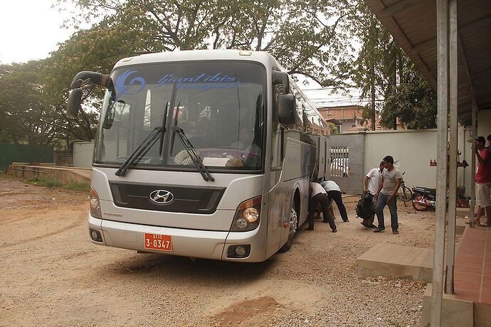 Re: Chauffeur privé, bus ou voiture de loc - IzA-Cambodia
