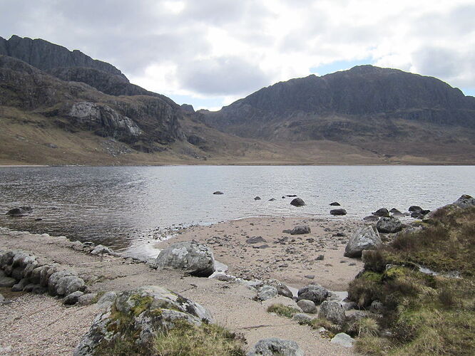 La digue de Carnmore . Arrivée à Carnmore bothy - calamity jane La digue de Carnmore . Arrivée à Carnmore bothy - calamity jane
