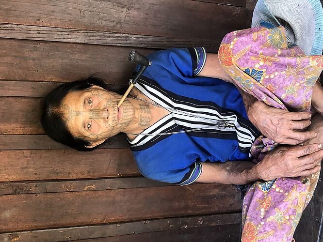 Les dernières femmes au visage tatoué de Birmanie - kristofe