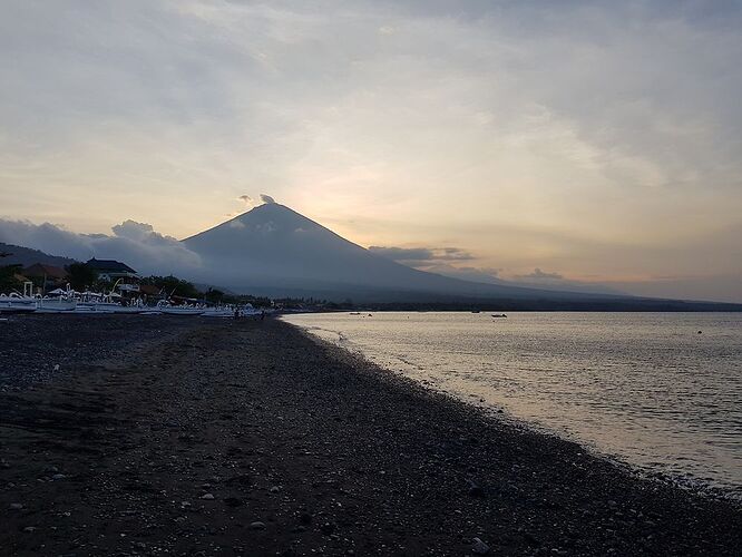 Re: Attention Risque d'éruption au Volcan Agung - Alexandre-Roche