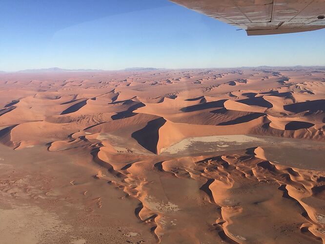 Re: Survol du désert en avion en Namibie - stelele