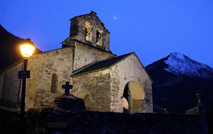 Sere : église "by night"