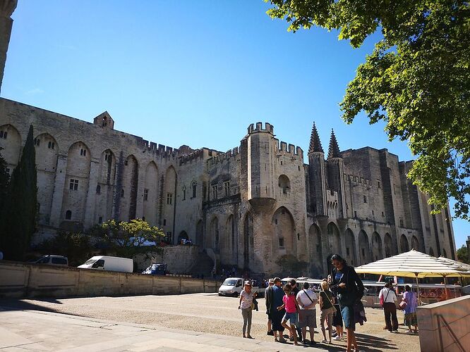 Avignon, la cité des Papes. - tripoffrancky