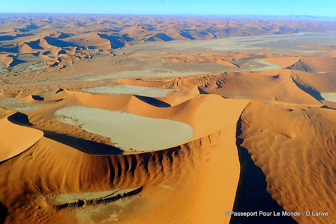 LE DESERT DU NAMIB : UN JOYAU ENTRE CIEL ET MER - PAPOLEMO