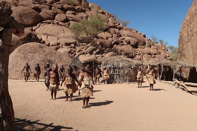 Re: Retour de Namibie fin mai début juin avec 2 loustics de 2 et 5 ans  - adefab