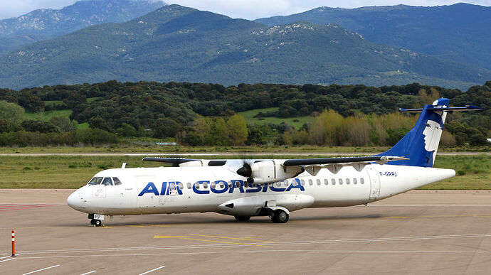 Air Corsica sur Figari hors saison. - puma