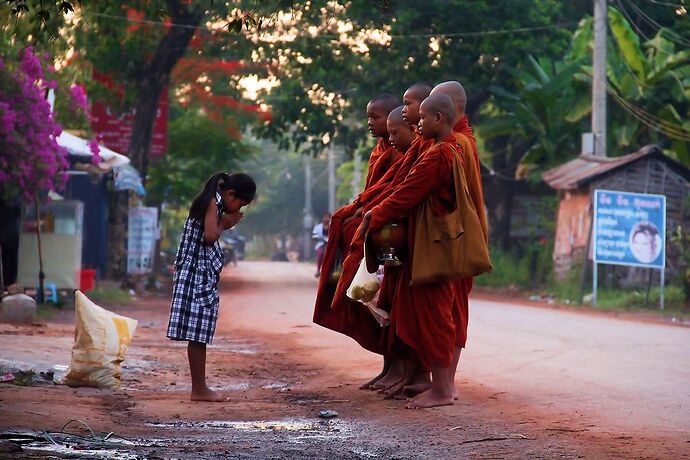 Aujourd'hui, petit tour très tôt le matin - IzA-Cambodia