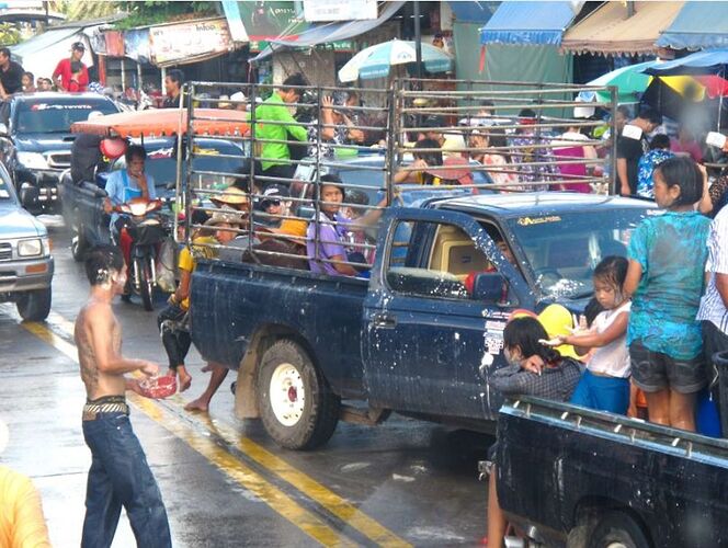 Happy Songkran ! ou l'excursion aquatique d'une parisienne en goguette - Blackluna