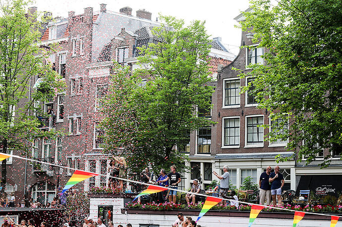 Balades street art  Amsterdam et sa Gay pride  - desclicsdebonheur