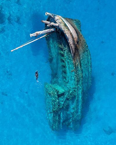 Sunken Treasures in Maldives - Trésors engloutis aux Maldives - Phil Ô Maldives Guide Safaris