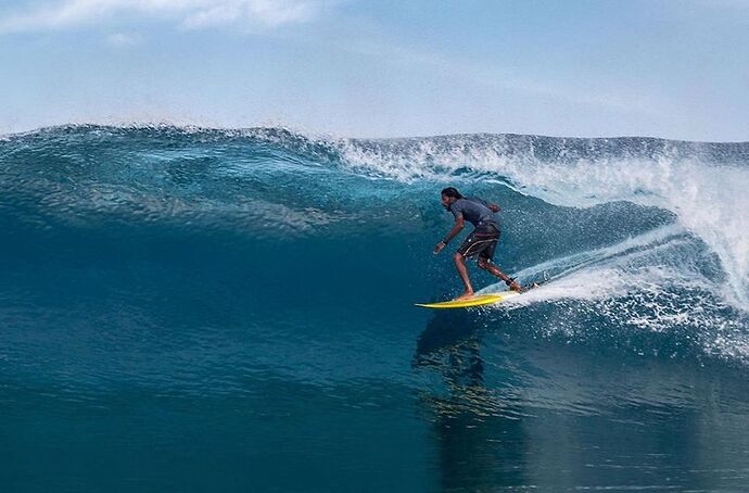 Le Surf  aux Maldives ! Malé Nord - Thulusdhoo island  - Philomaldives Ex guide Safaris
