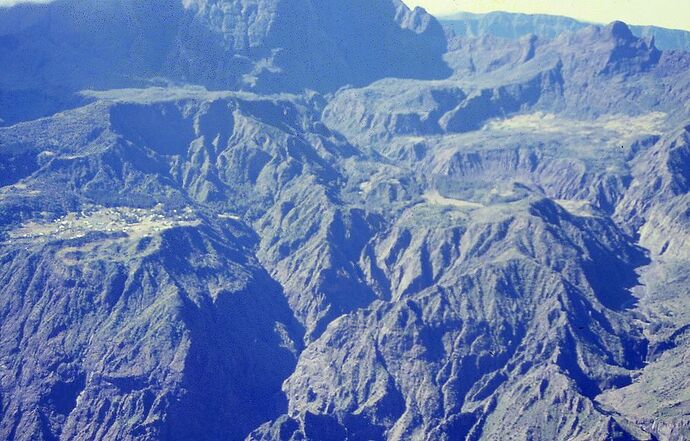 Re: Circuit cirques à la Réunion sans voiture - yensabai Re: Circuit cirques à la Réunion sans voiture - yensabai