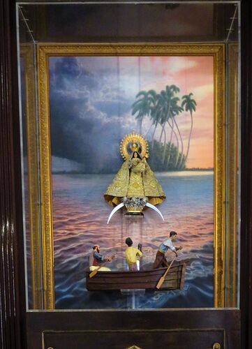 La barque aux 3 hommes devant la statue - retoure-cuba La barque aux 3 hommes devant la statue - retoure-cuba