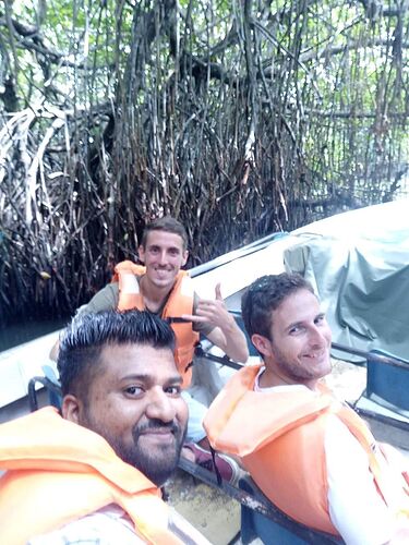 Re: Excellent Tour du Sri Lanka avec Lakee Wooshan chauffeur guide - Thomas-Vilanova
