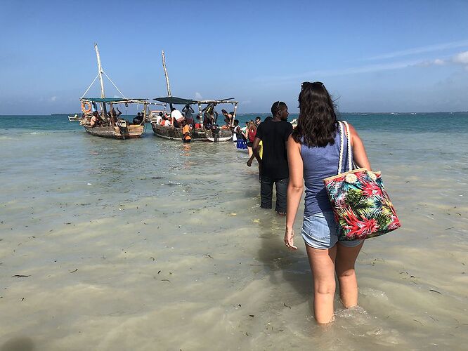 Notre guide lors de nos excursions à Zanzibar - Victor-Ngn