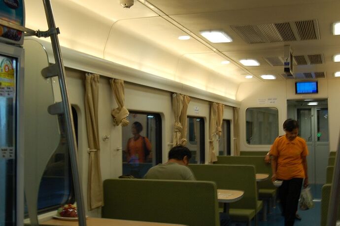 Re: Train - Nouvelle ligne 9 entre Bangkok et Chiang Mai - A combien dormons-nous dans leur cabine VIP - maguelon