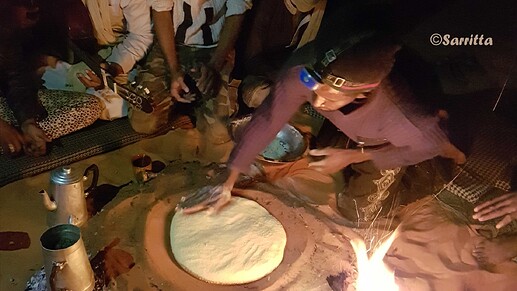 Taguela - pain cuit dans le sable du désert