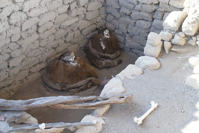Momies dans le cimetière de CHAUCHILLA pendant le circuit autour de NAZCA