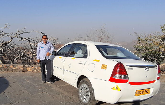 VOITURE AVEC CHAUFFEUR INDE DU NORD - Monique-et-Pascal