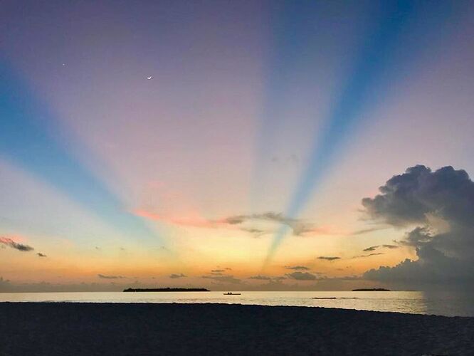 Sunset  sur Ari Atoll  - Philomaldives Guide Safaris