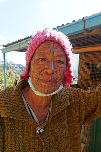 Dernières femmes Chin tatouées - GRACE81