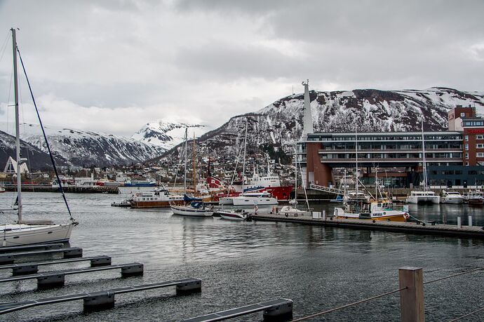 L'entrée dans le port de Tromso.