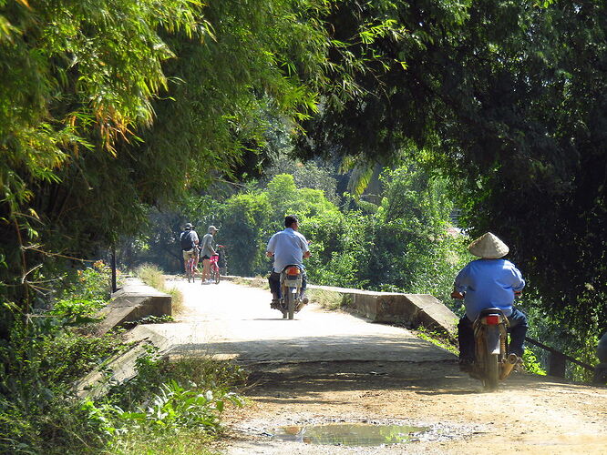 Du Sud au Nord, les milles couleurs du Laos - N-Gwen