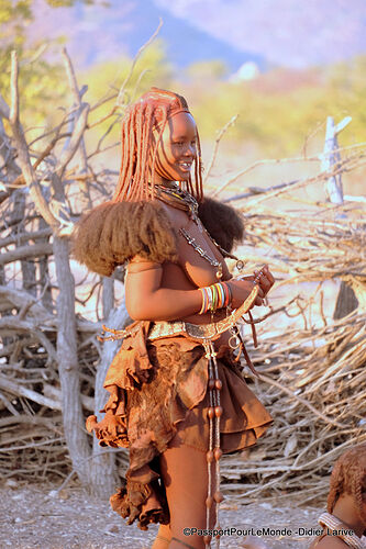 Rencontre avec le peuple Himba : Séquence émotions ! - PAPOLEMO