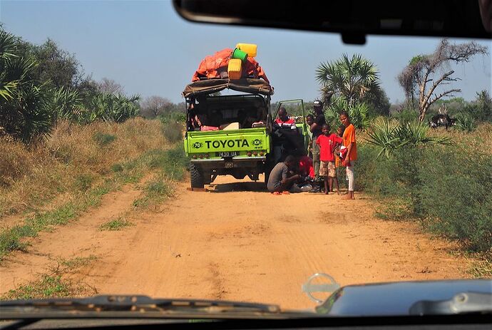 4 semai,es en 4x4 à Madagascar - PIHIEN