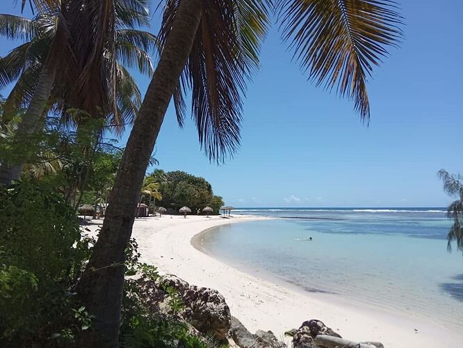 Re: L'anse Des Rochers à Saint-François en Guadeloupe - Sophie2433