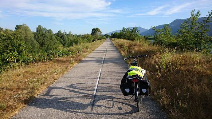 La Via Rhôna: 700km de vélo du Léman à la mer! Carnet de voyage et vidéo - Juillet 2018 - floflo-travel